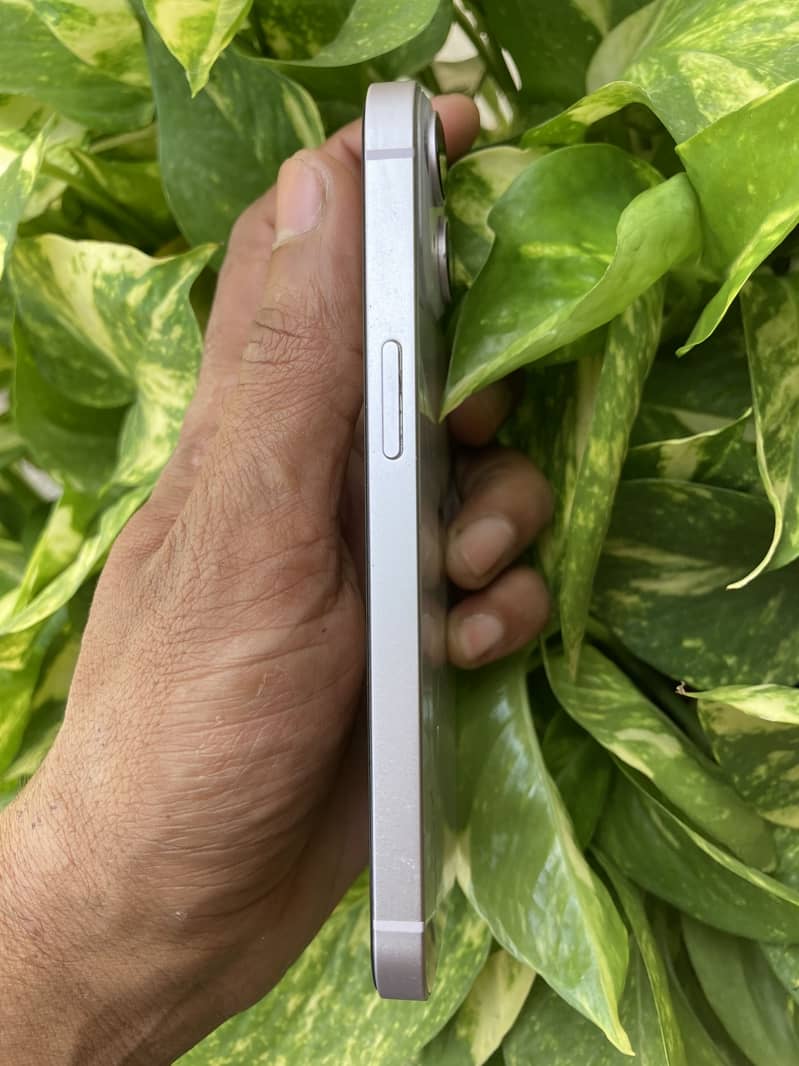 Apple iPhone 14 9