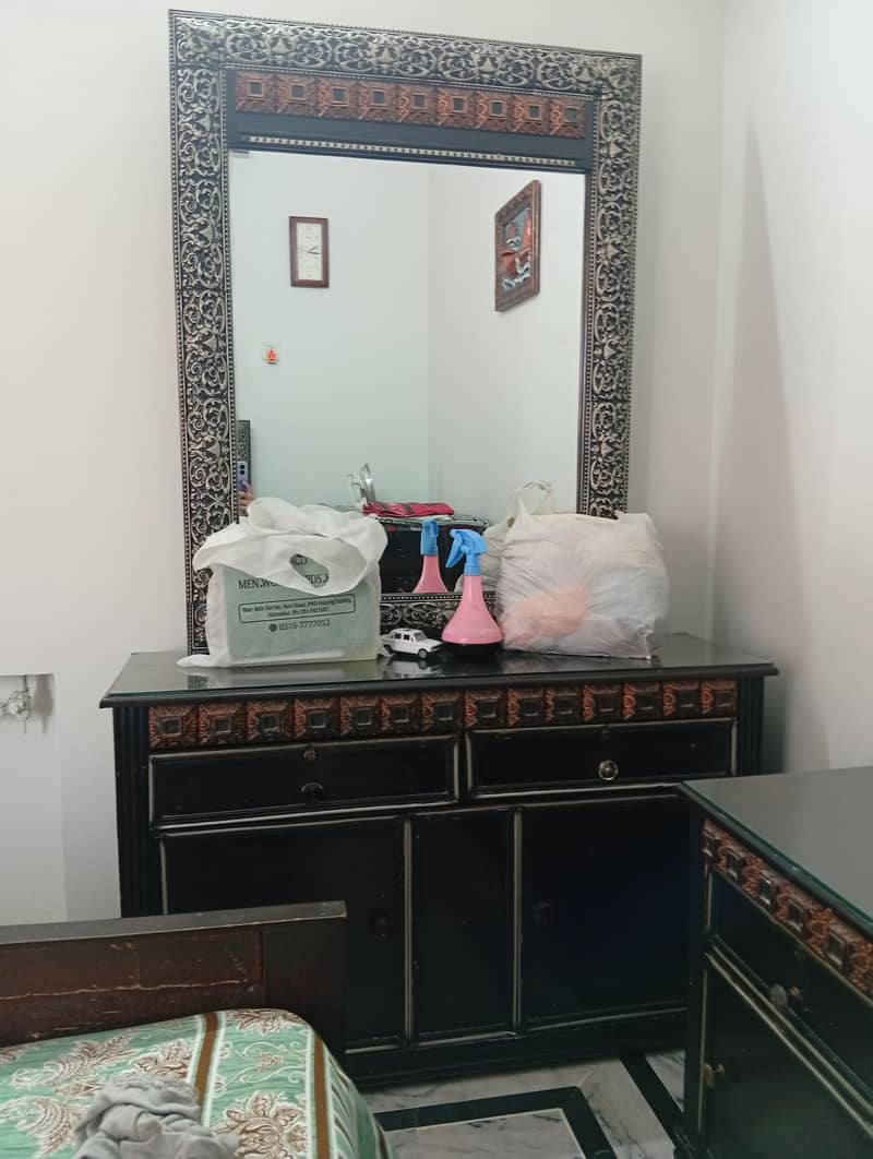2. side tables and dressing 0