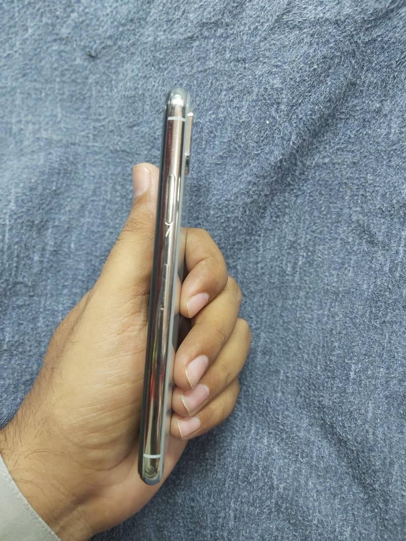 Apple iPhone X 3