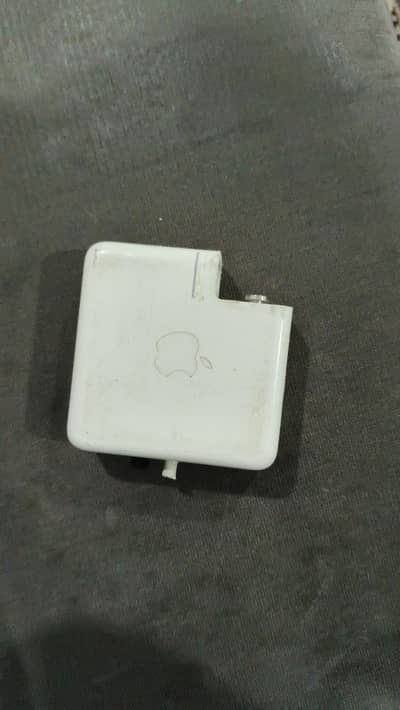 macbook charger original used only adpater 85 watts