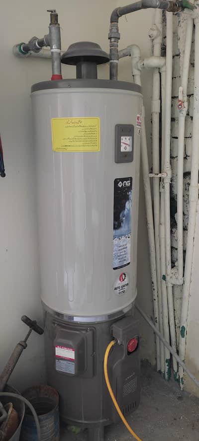 Nas Gas NG-35 liter geyser for sale in 10/10 condition