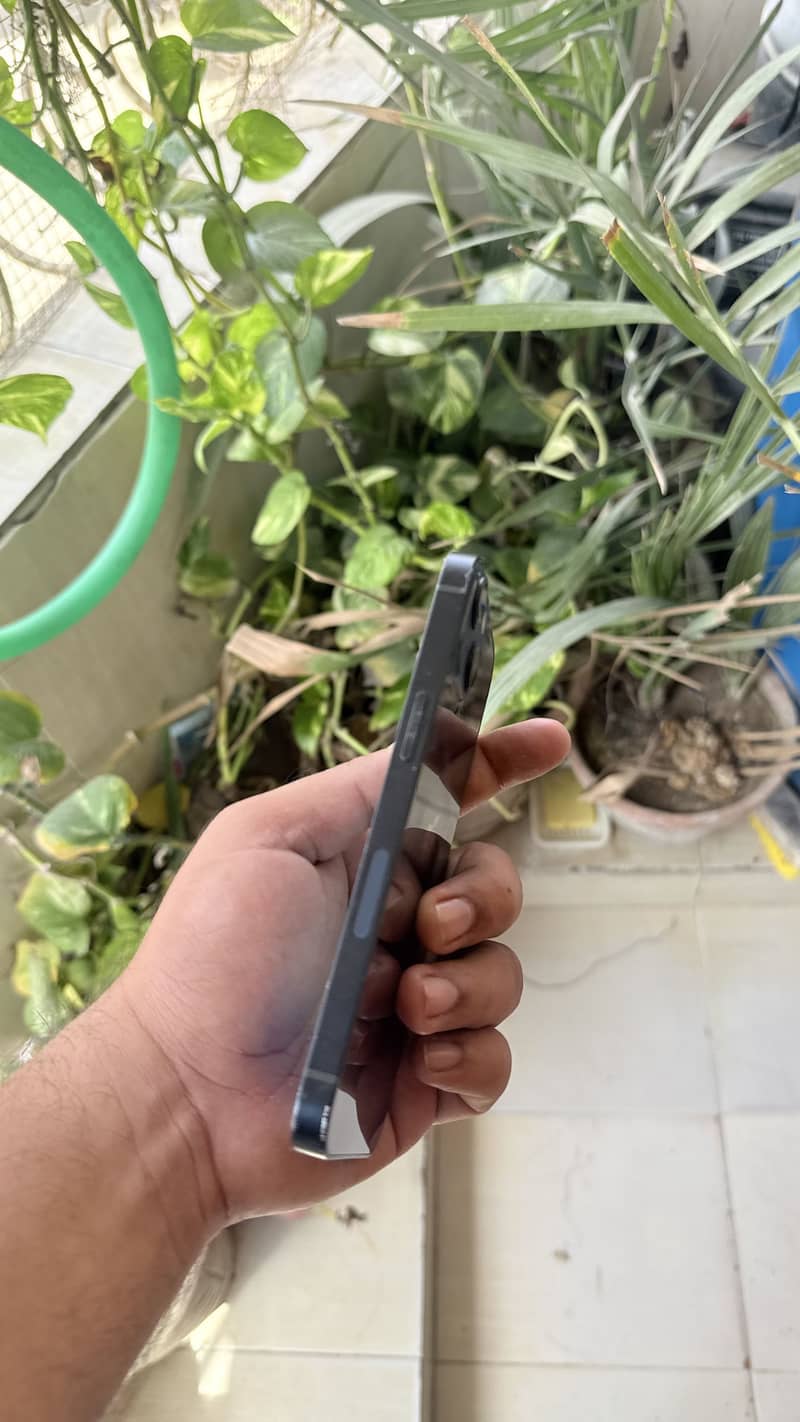 Apple iPhone 13 2