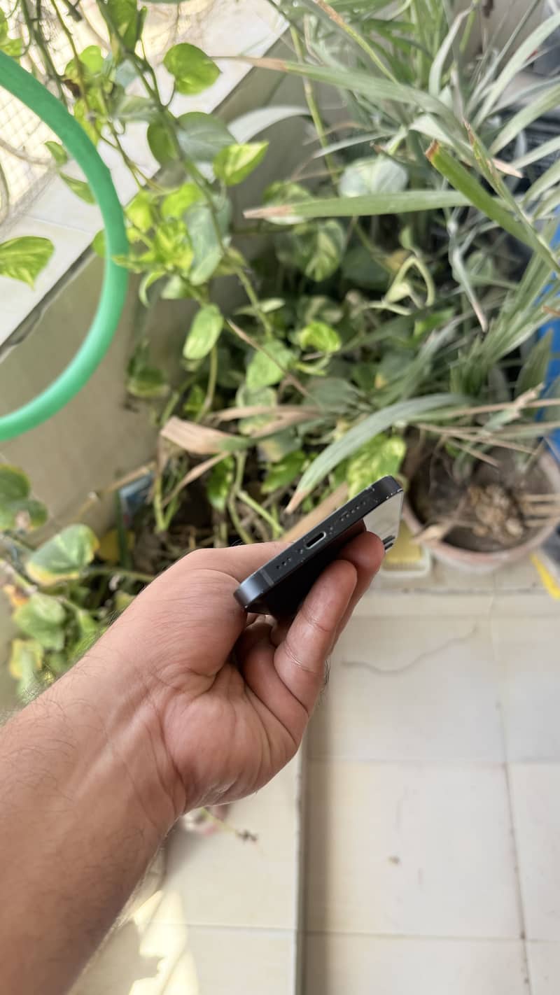Apple iPhone 13 4