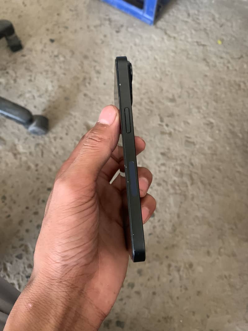 Apple iPhone 14 3