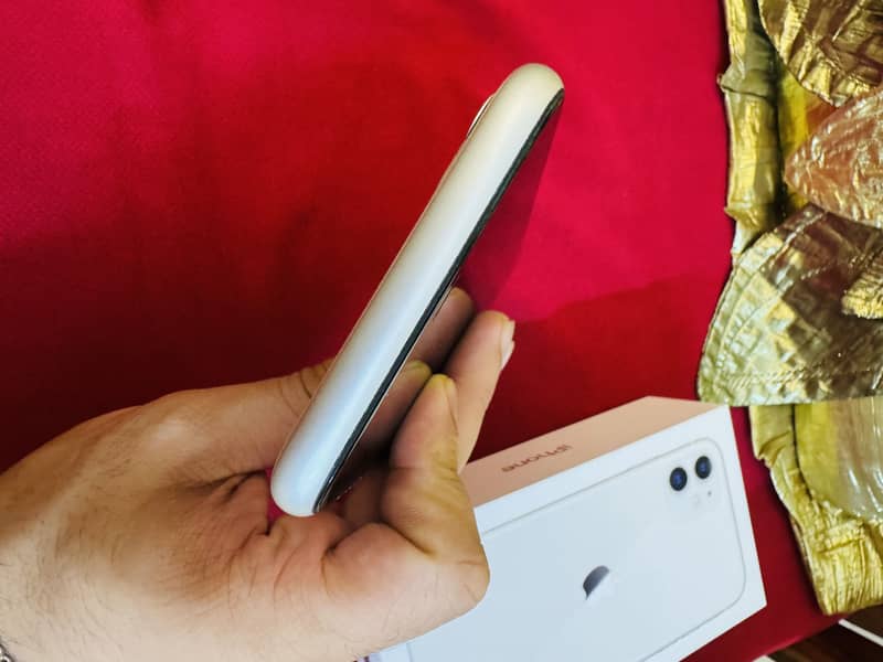 Apple iPhone 11 4