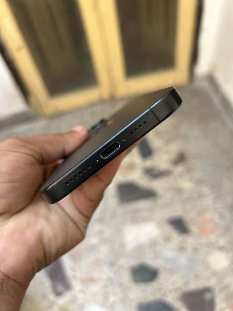Apple iPhone 15 Pro Max 1