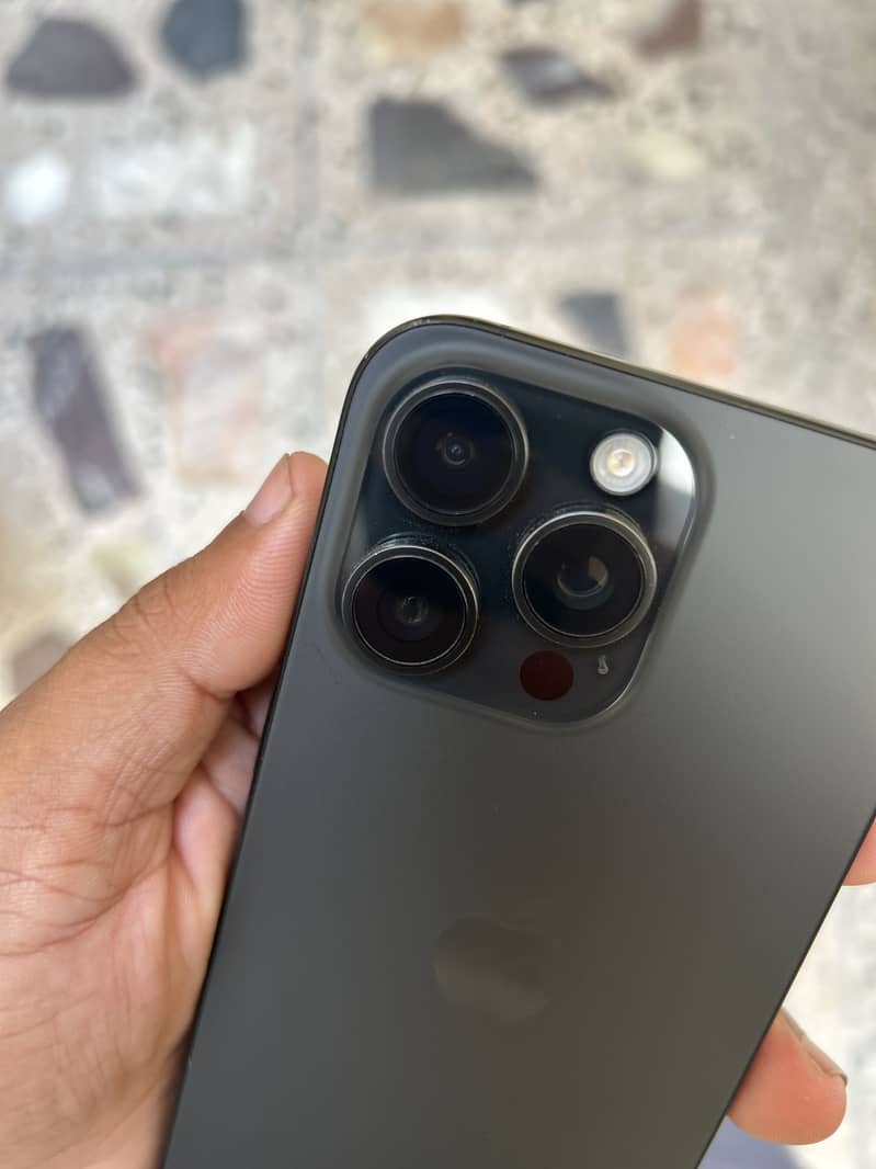 Apple iPhone 15 Pro Max 2