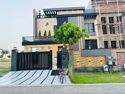 10 Marla Ultra Modern Near to Park and Mosque House available for sale Block D Royal Palm City Gujranwala