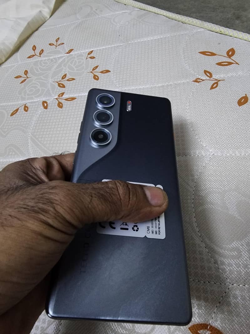 Tecno CAMON 40 Pro 1