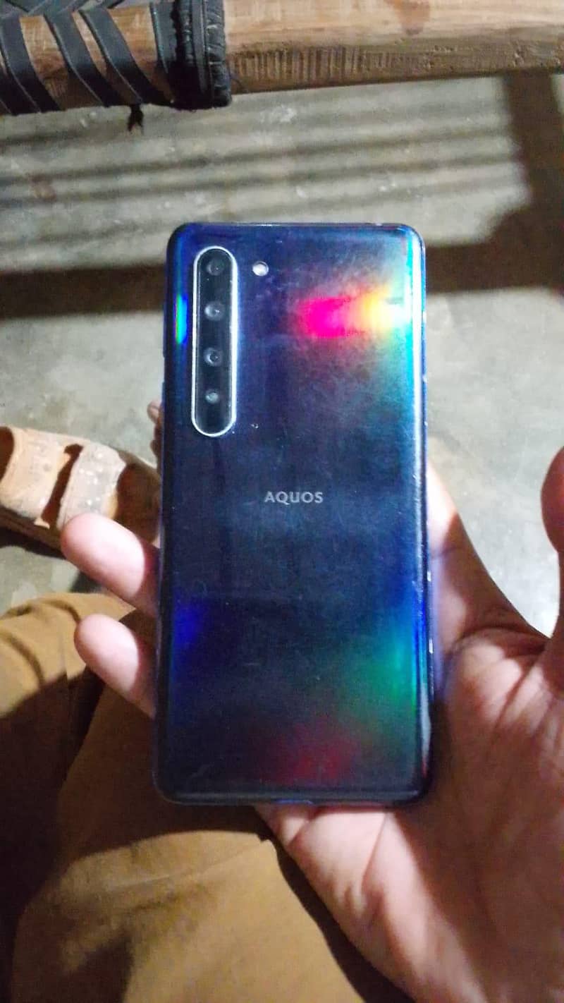 Sharp Aquos R5G 1