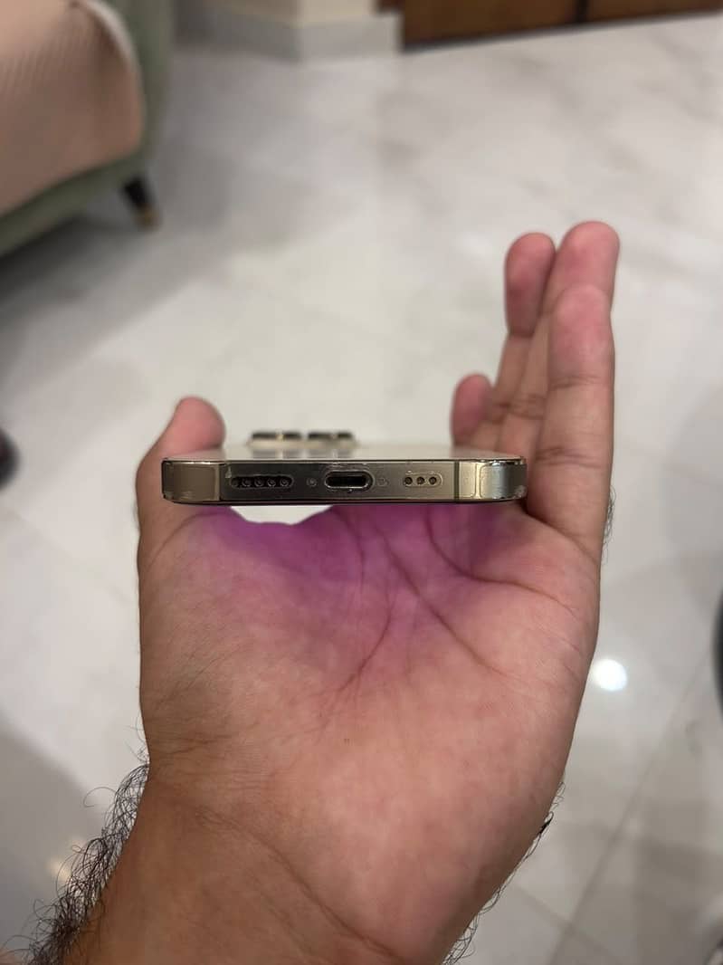 Apple iPhone 14 Pro 4