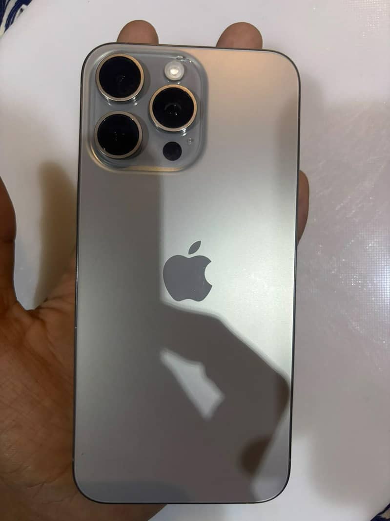 Apple iPhone 15 Pro Max 2