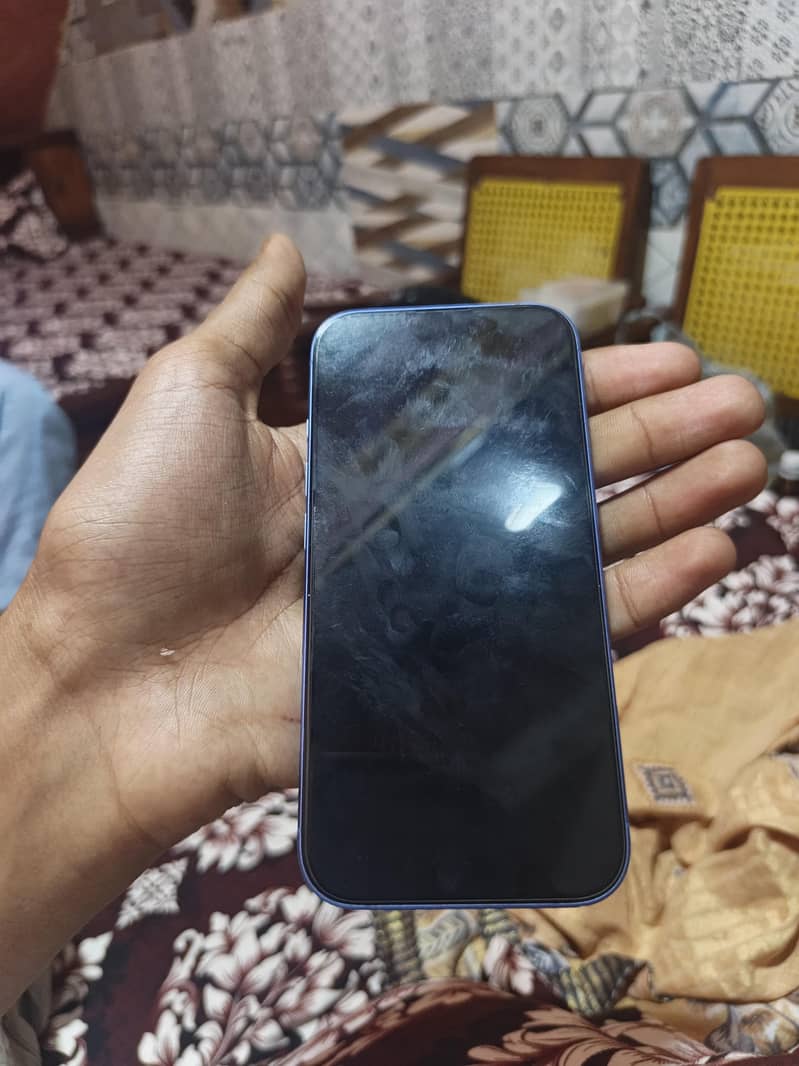 Apple iPhone 16 4