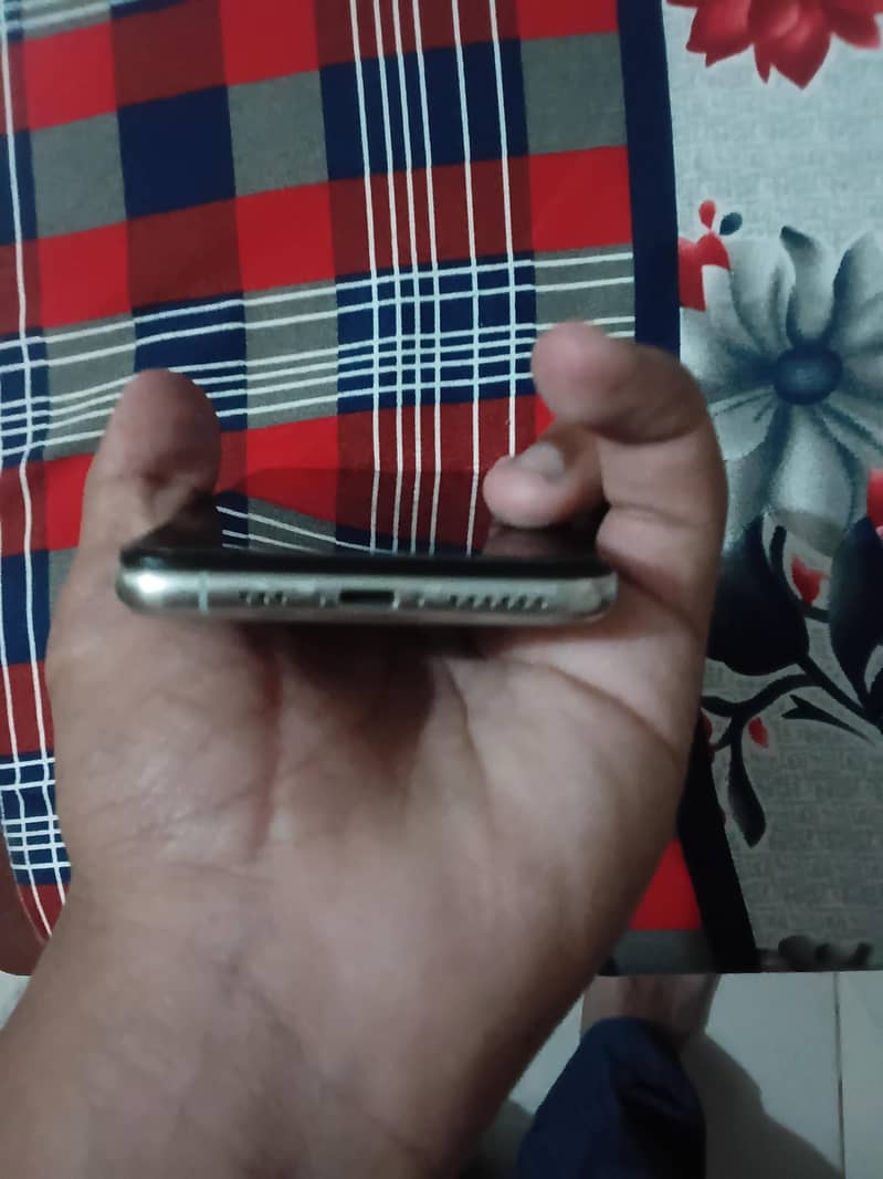 Apple iPhone XS 3