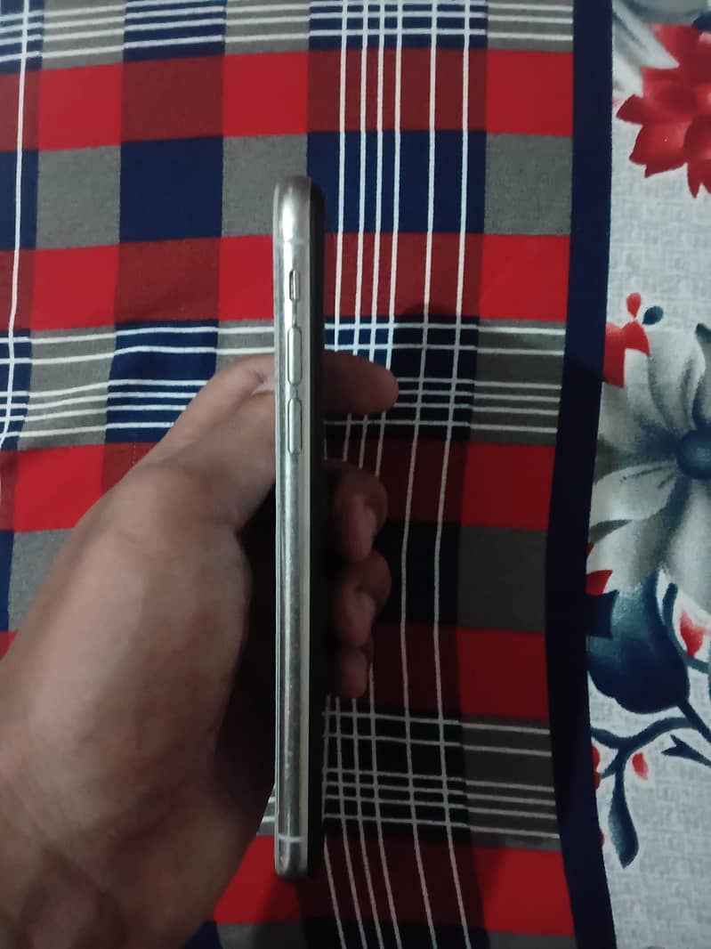 Apple iPhone XS 4