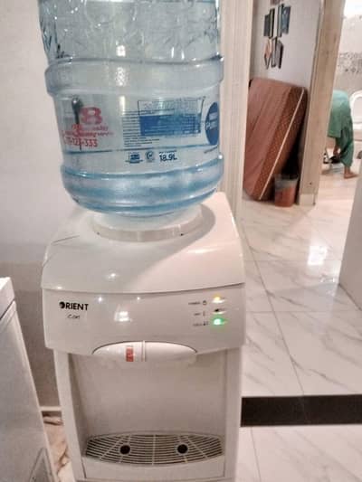 Water dispenser with refrigerator