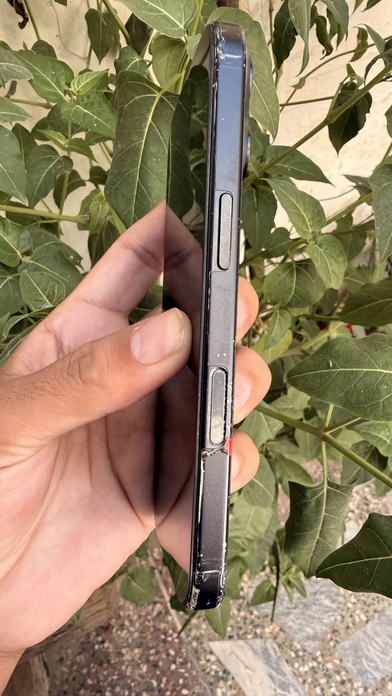 Apple iPhone 16 2