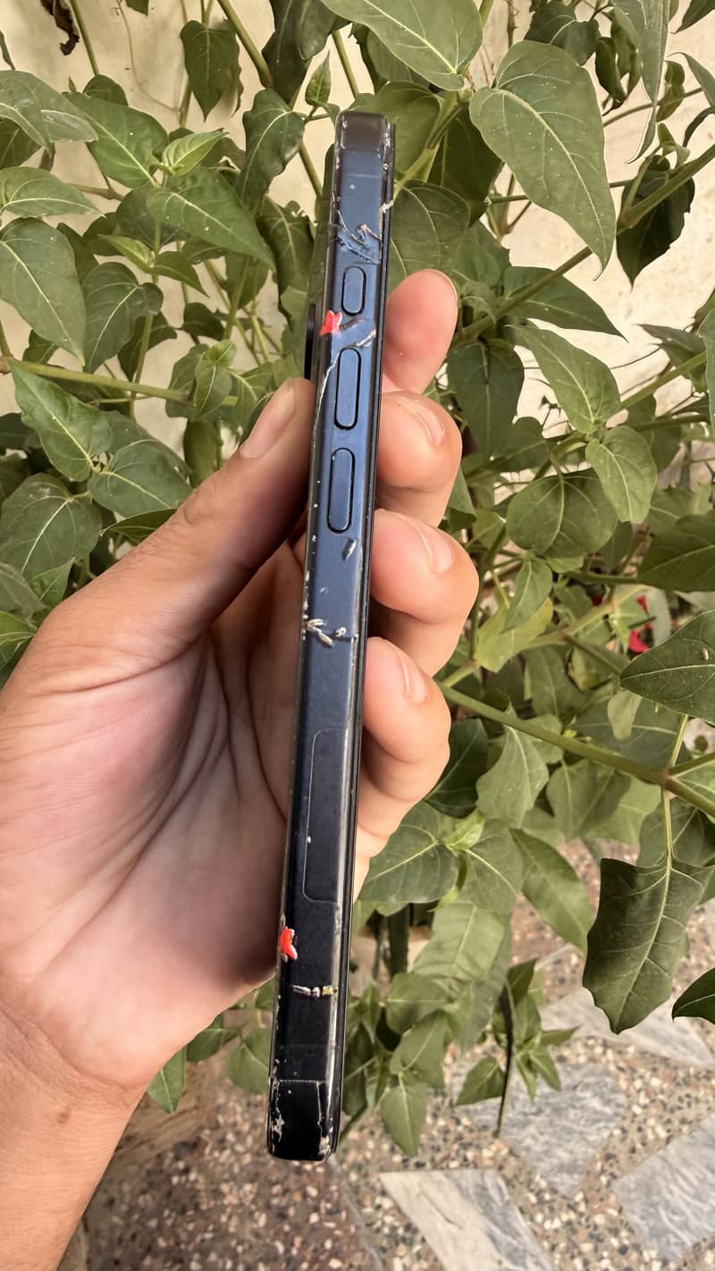 Apple iPhone 16 4