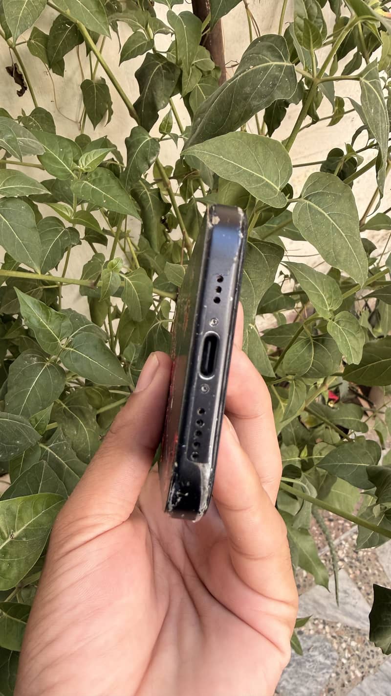 Apple iPhone 16 5