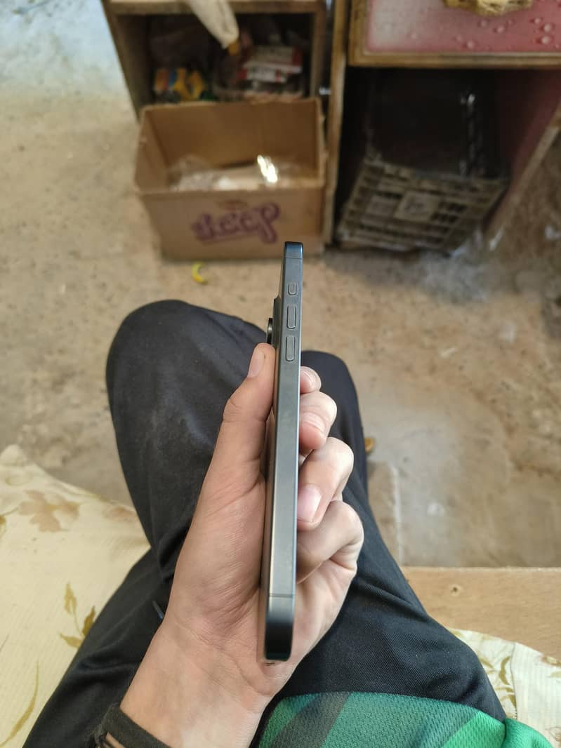 Apple iPhone 15 Pro Max 7
