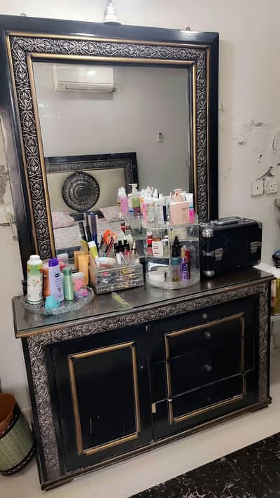 Complete bed set with dressing table. without mattress