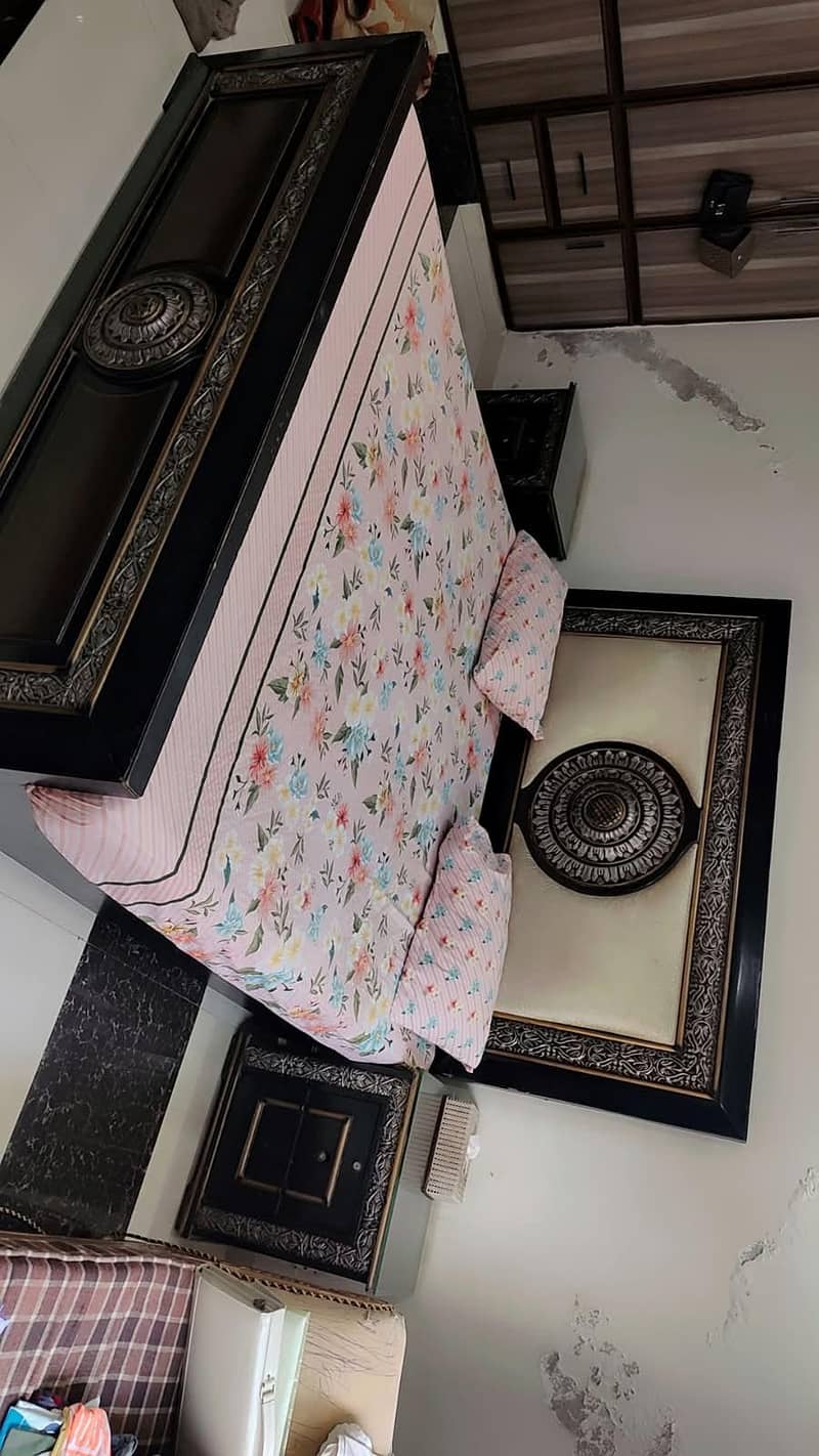 Complete bed set with dressing table. without mattress 1