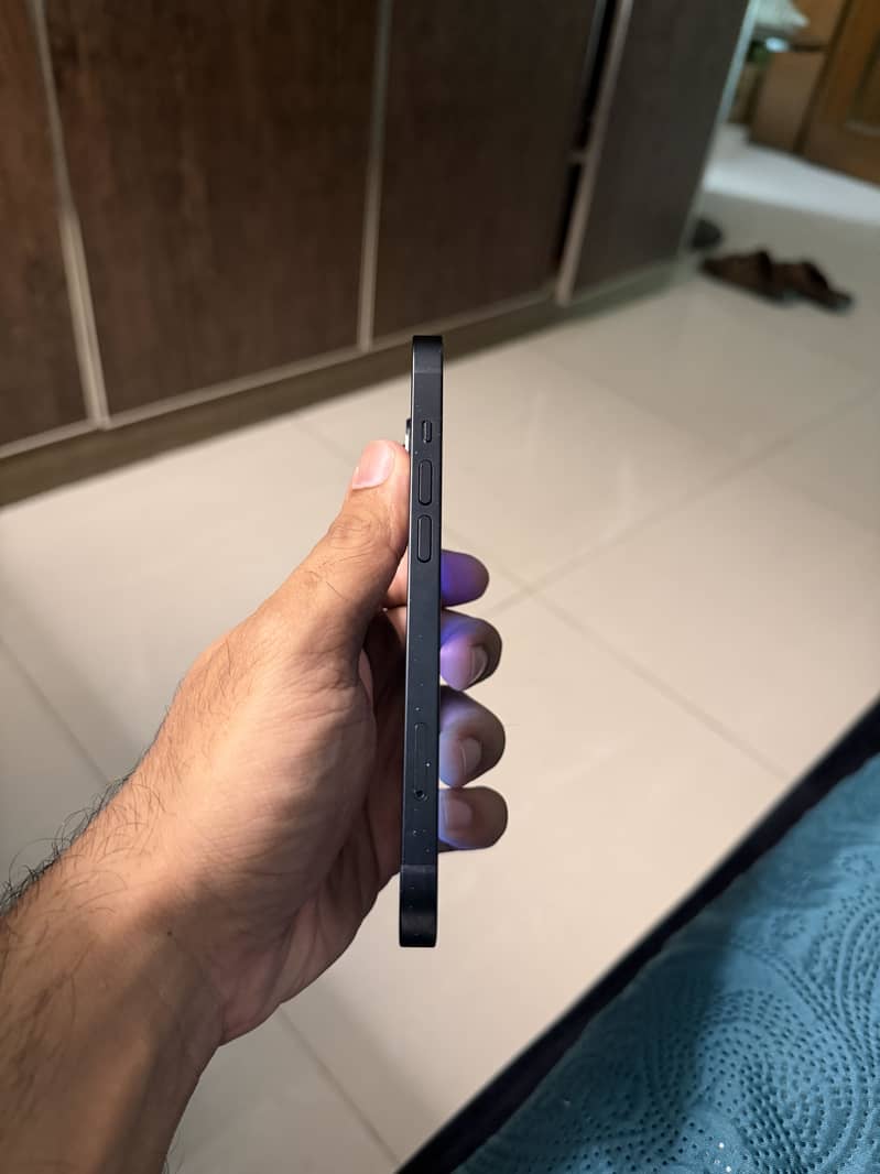 Apple iPhone 14 3