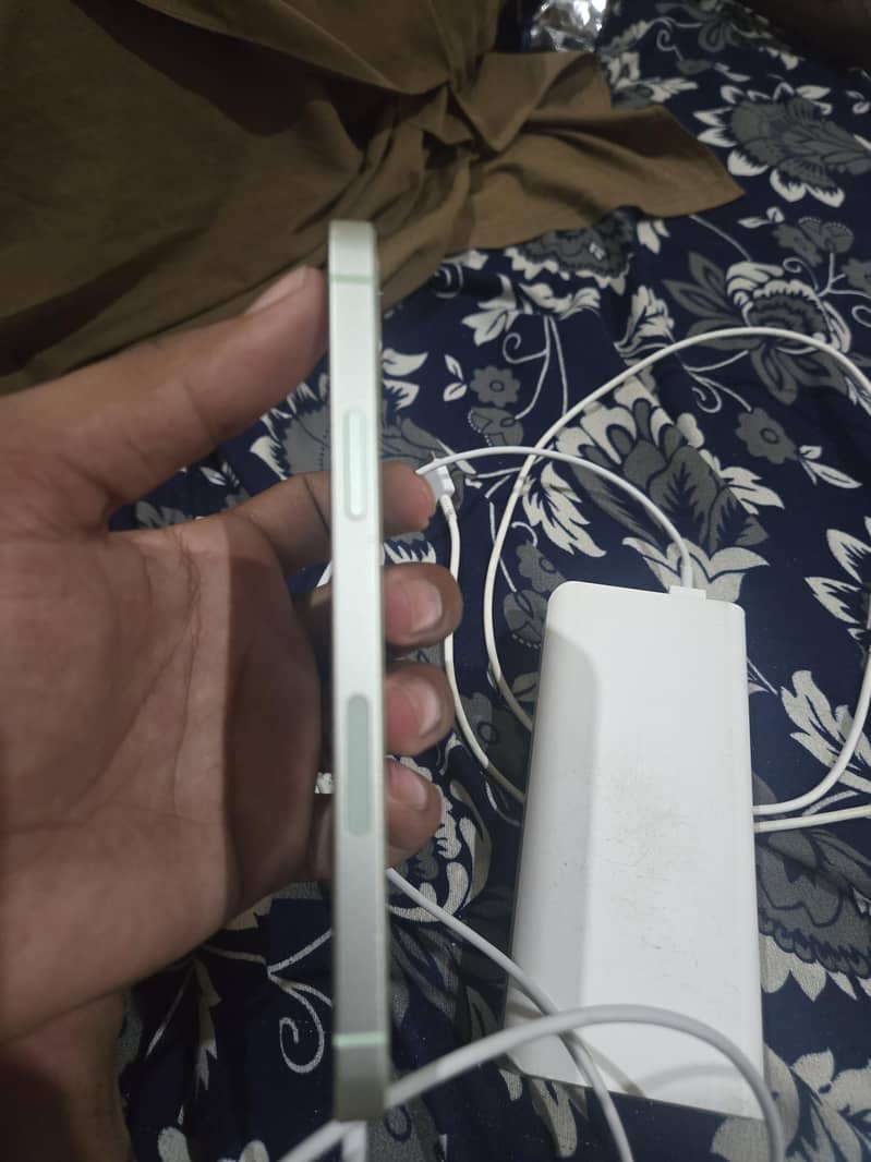 Apple iPhone 12 1