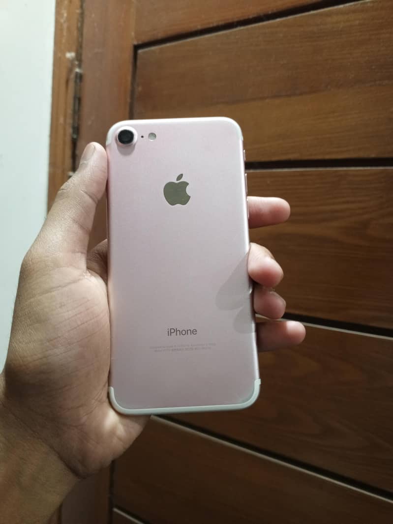 Apple iPhone 7 0