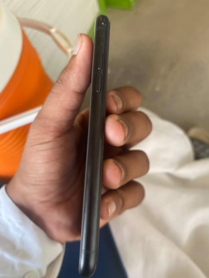 Apple iPhone XR 4