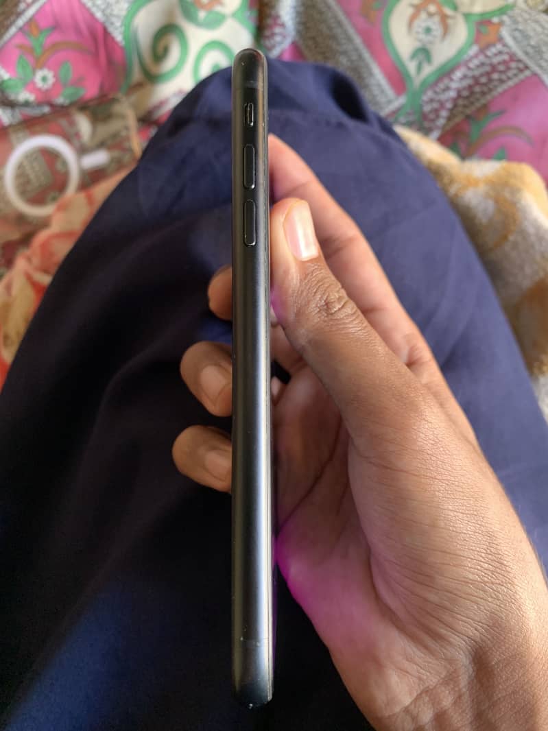 Apple iPhone XR 1