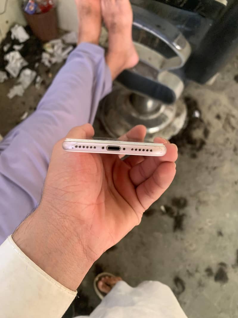 Apple iPhone 7 4