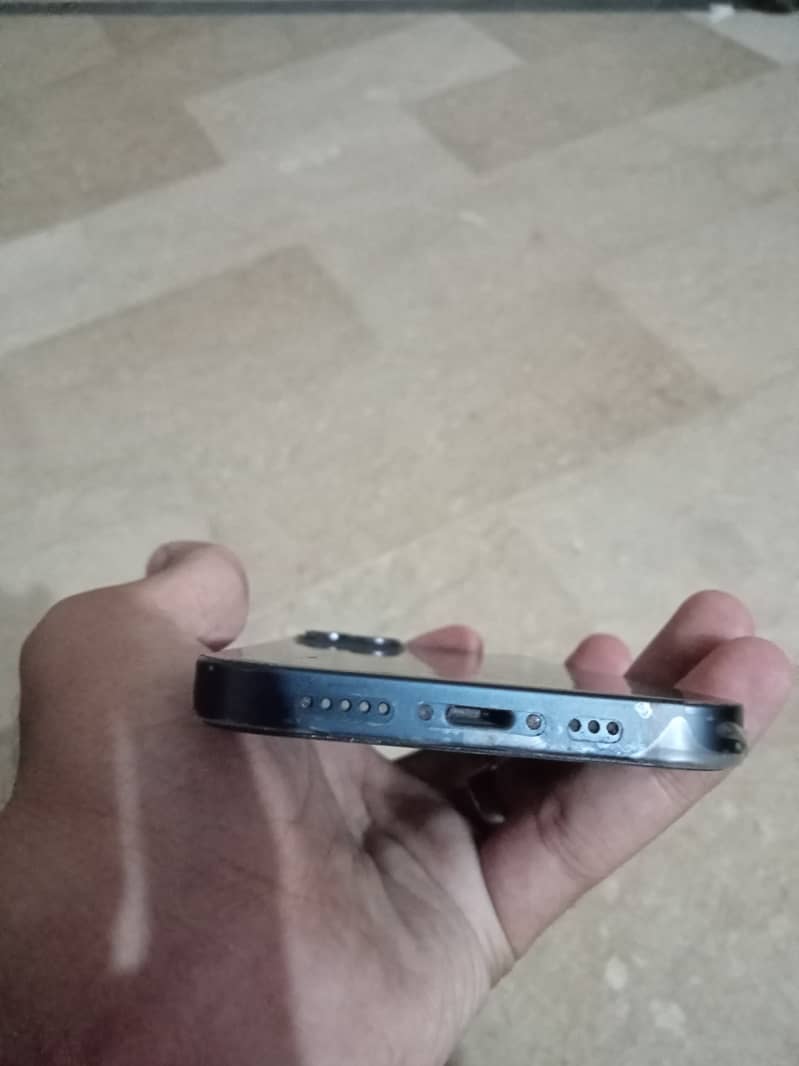 Apple iPhone 13 2
