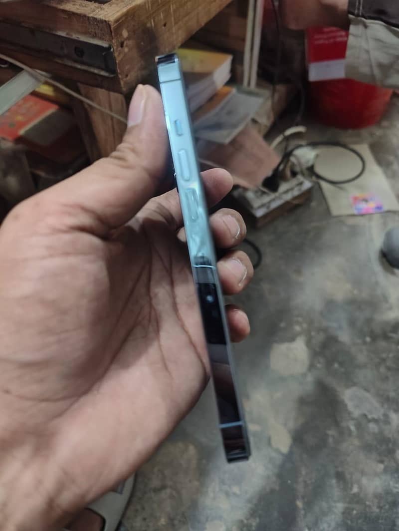 Apple iPhone 13 Pro 4