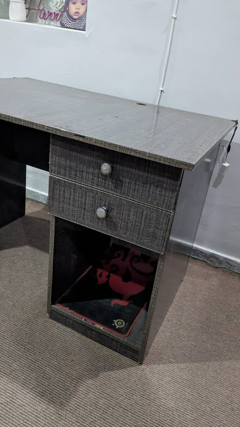 Computer Table For Sell 2