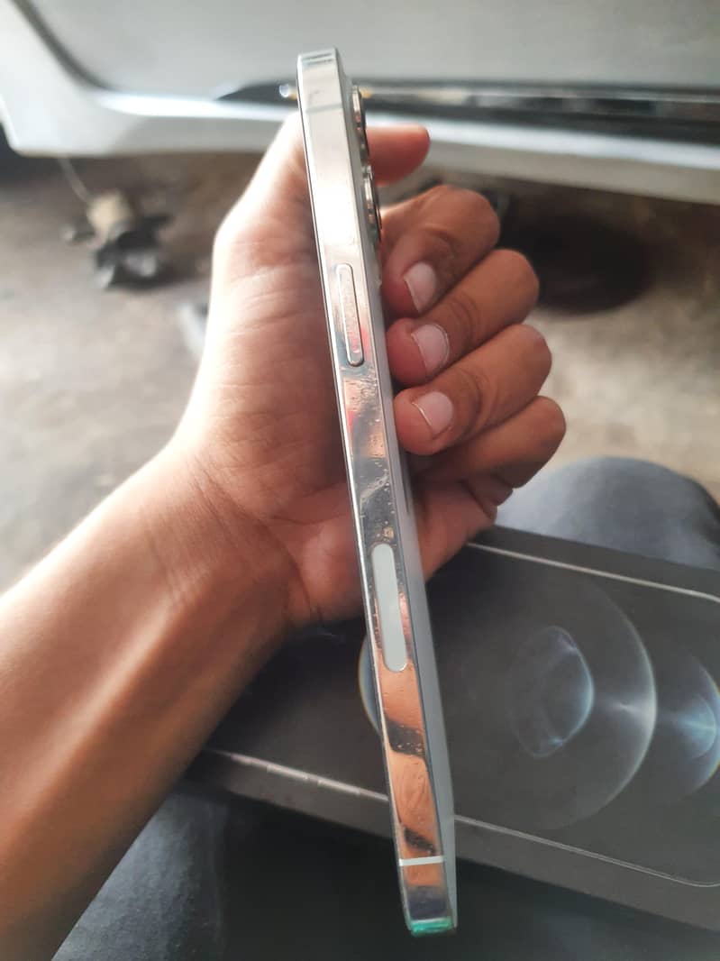 Apple iPhone 12 Pro Max 2