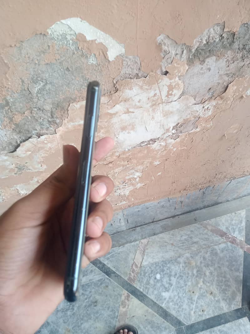 Apple iPhone 11 Pro Max 1