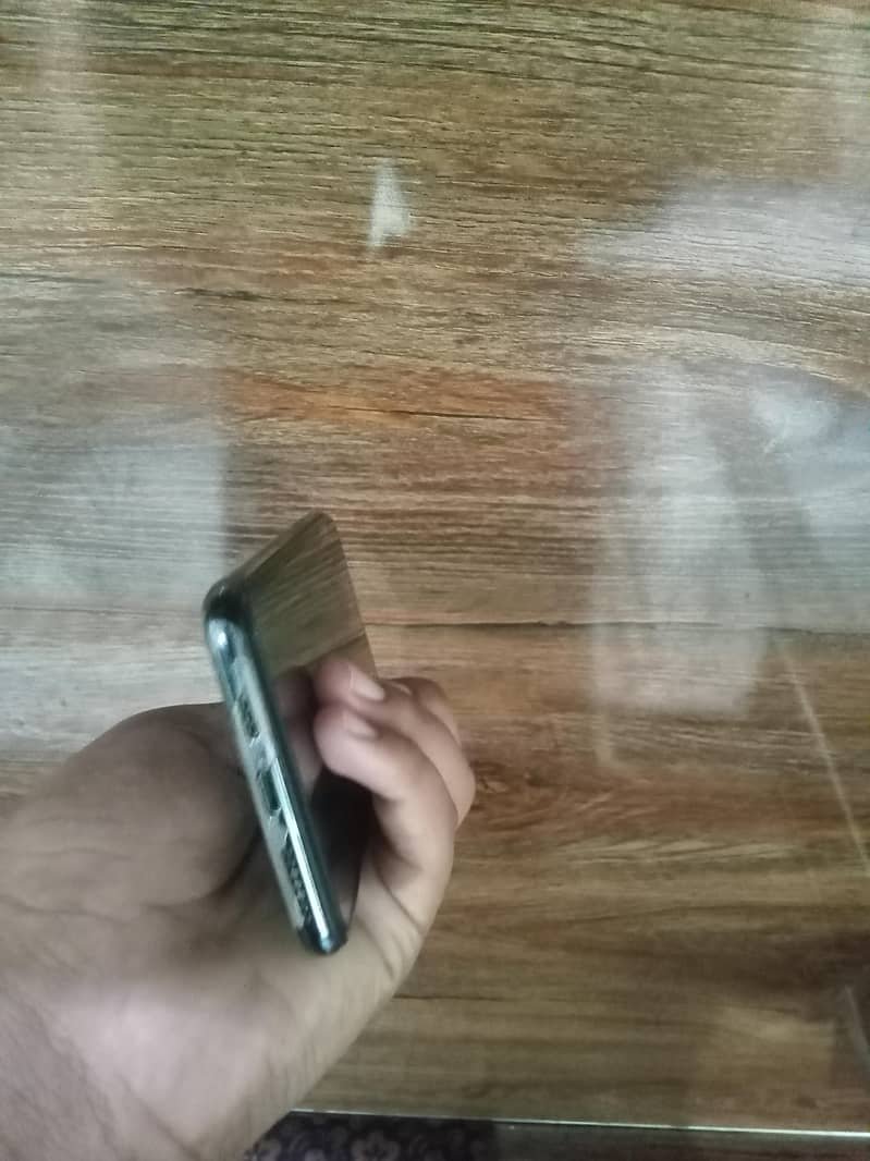Apple iPhone 11 Pro Max 4