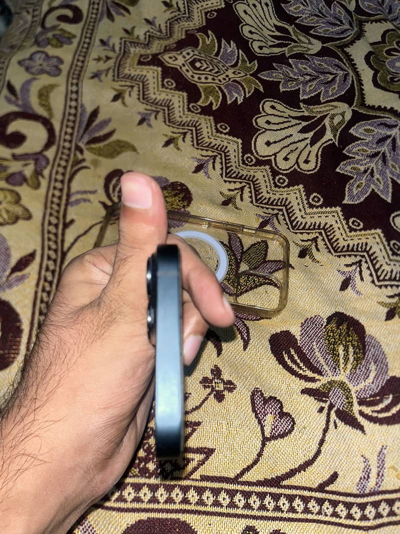 Apple iPhone 14 3