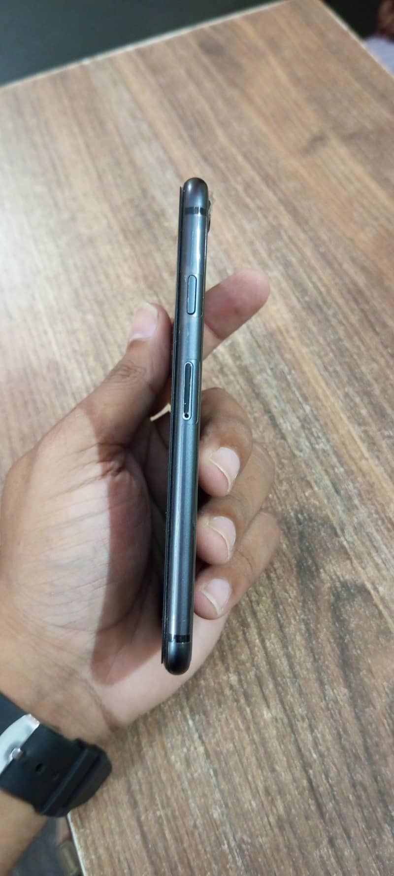 Apple iPhone 8 4