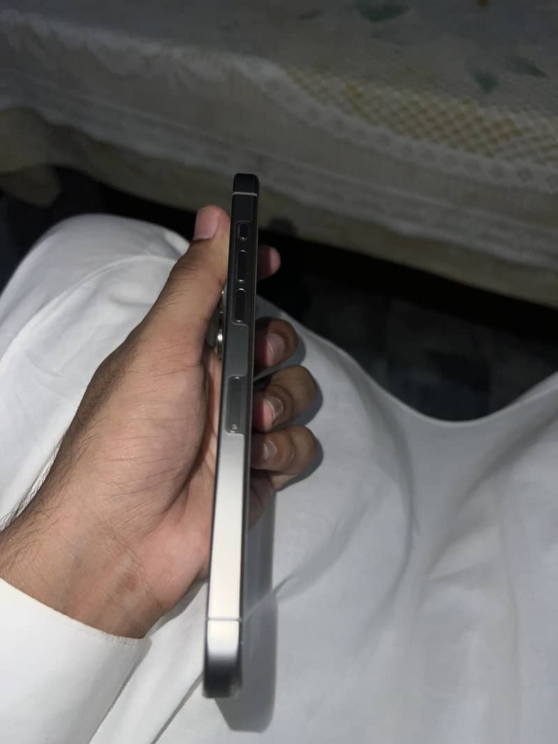 Apple iPhone 15 Pro Max 5