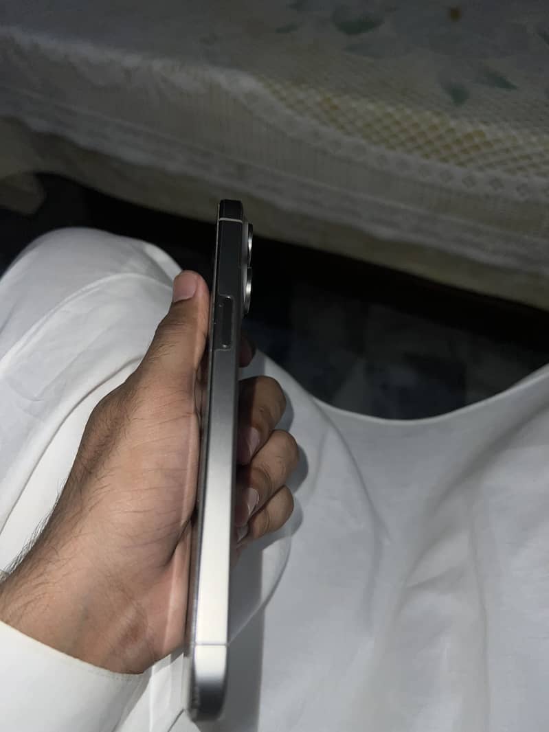 Apple iPhone 15 Pro Max 6