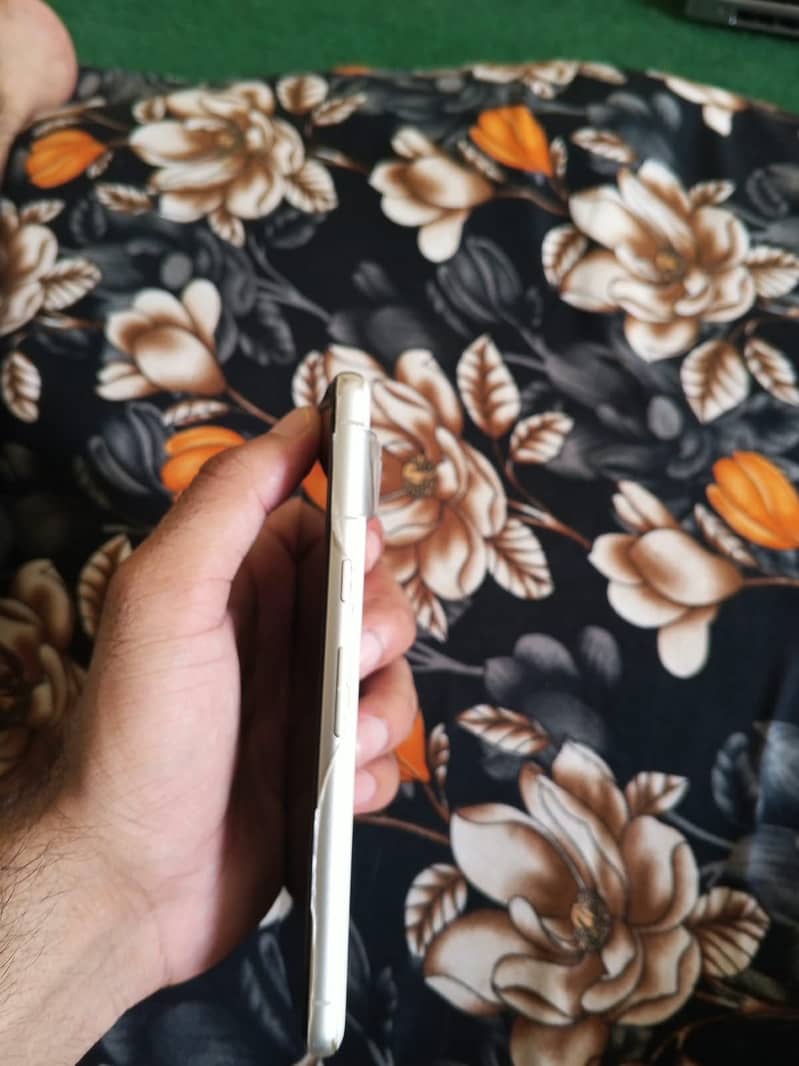 Google Pixel 7 4