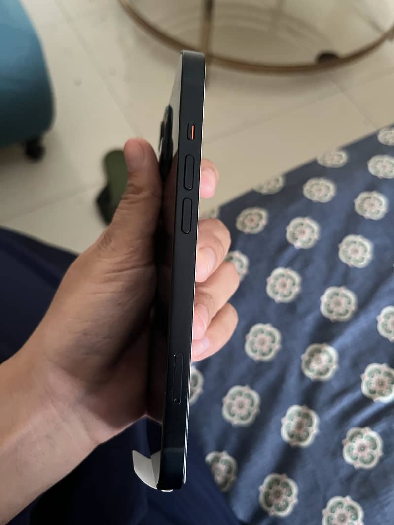 Apple iPhone 13 2