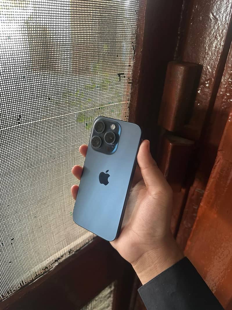 Apple iPhone 15 Pro 0