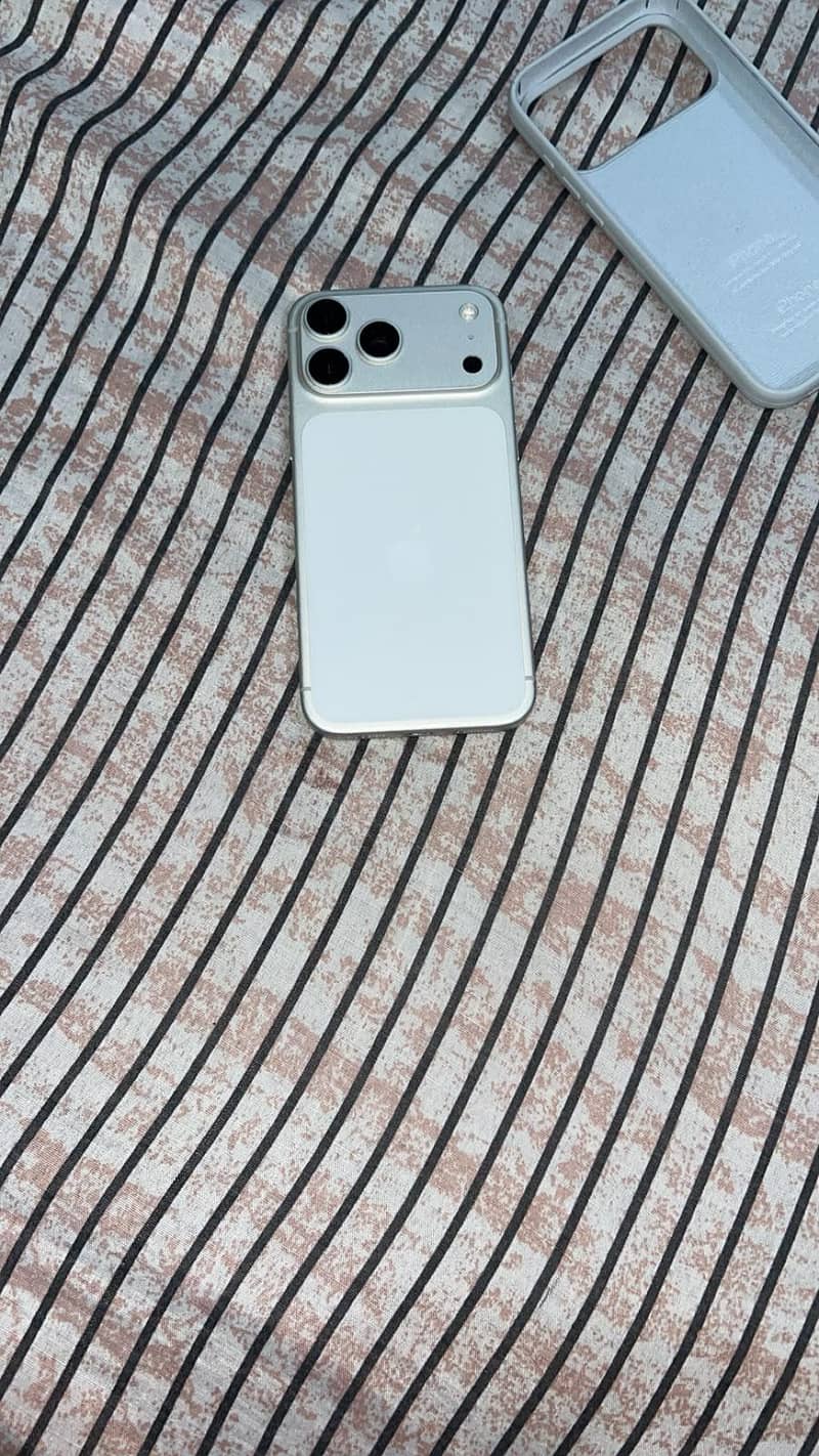 Apple iPhone 17 Pro Max 0