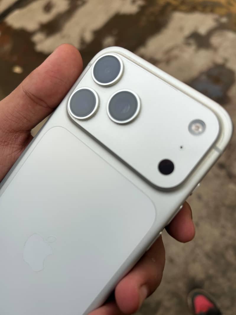 Apple iPhone 17 Pro Max 2