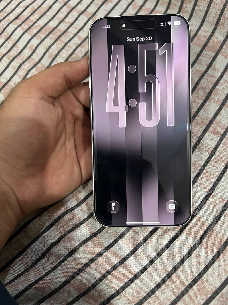 Apple iPhone 17 Pro Max 4