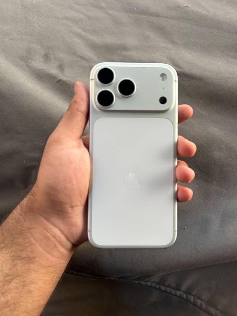 Apple iPhone 17 Pro Max 5