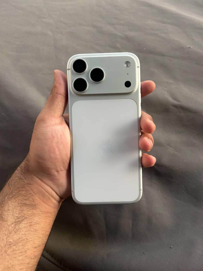 Apple iPhone 17 Pro Max 6